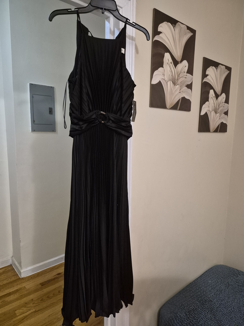 Elegant Black Pleated Evening Dress
